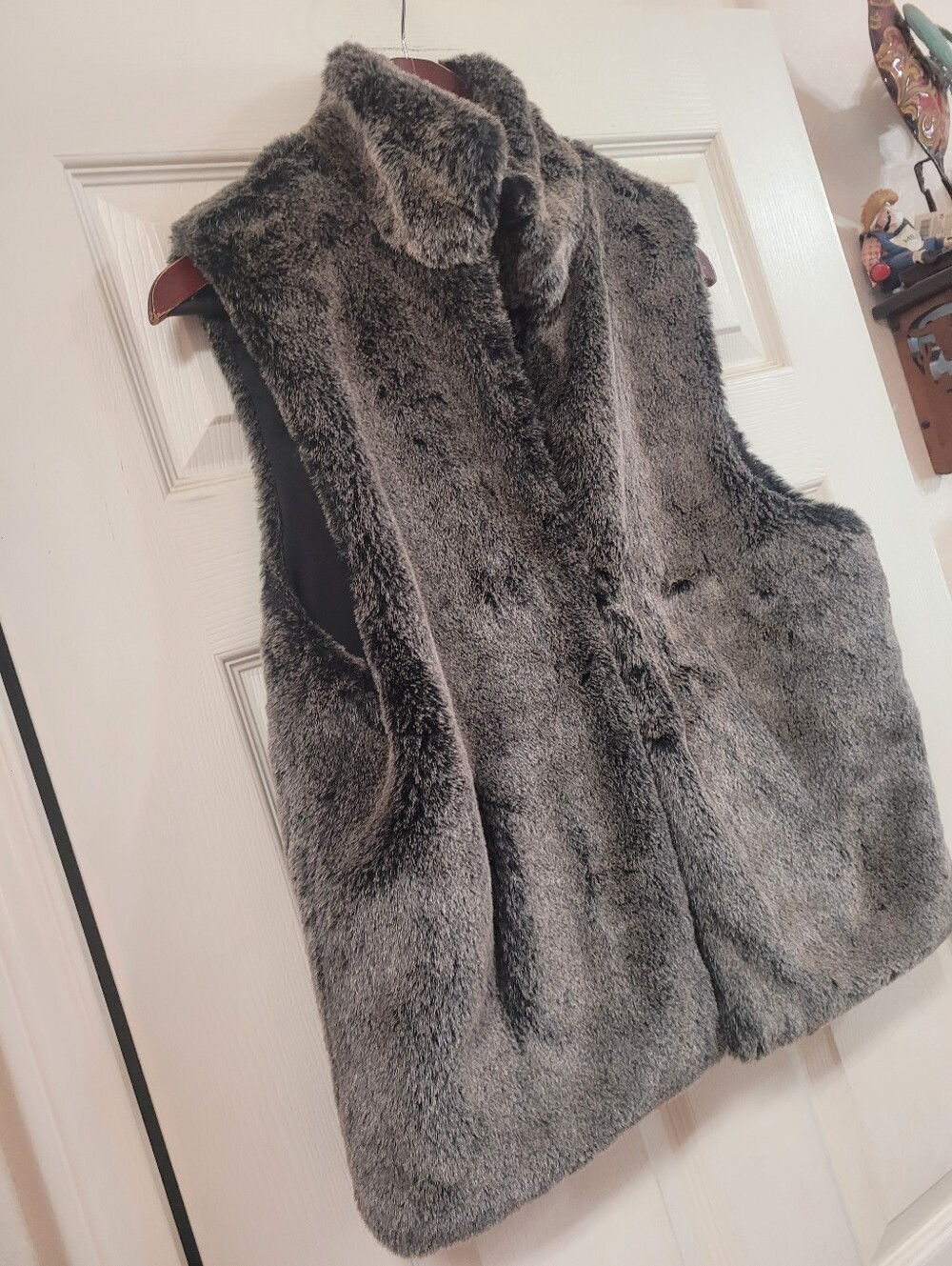 Cajon Faux Fur Vest Women's Large Gray Plush Pockets Hook Closure Jacket - Picture 2 of 4